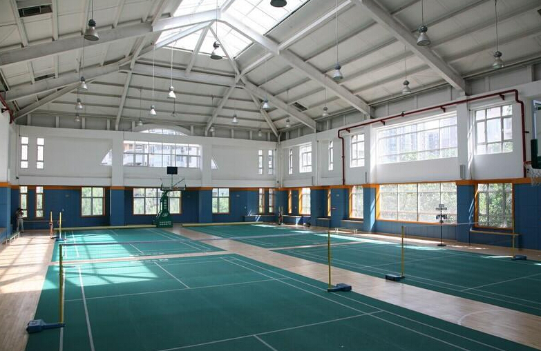 體育館裝修需要用到什么性質的材料